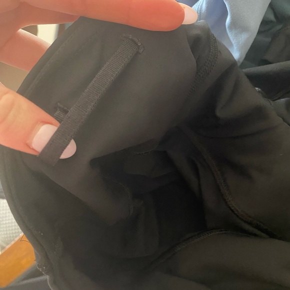 Black Lululemon leggings wonder train high-rise with pockets - Picture 4 of 5
